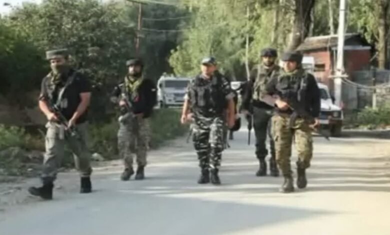 Kulgam: Encounter between security forces and terrorists, three army personnel and one police officer injured
