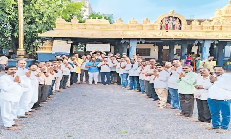 Unique gathering of people named 'Srinivasa' in Venkateswara Swamy temple