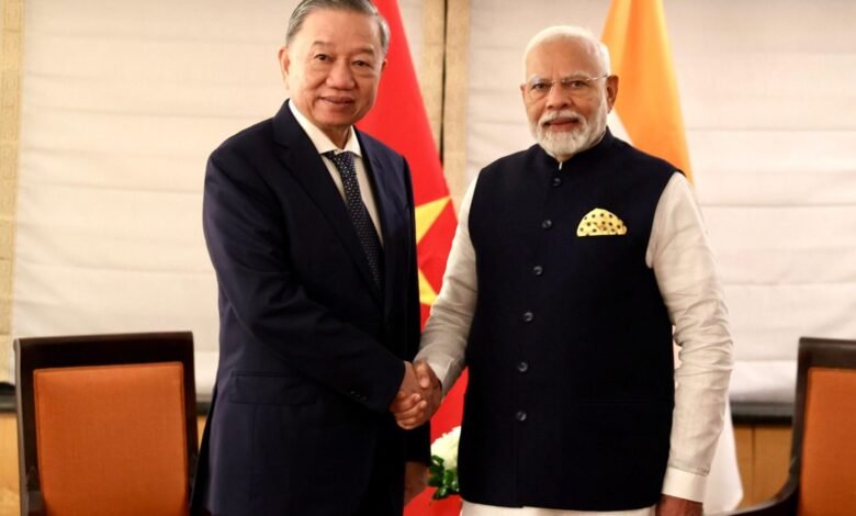 Prime Minister held meeting with the Head of State and Party General Secretary of Vietnam