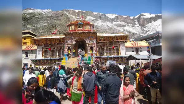 The number of devotees in Uttarakhand Chardham Yatra crossed 37.27 lakh, a huge crowd of devotees gathered in Kedarnath