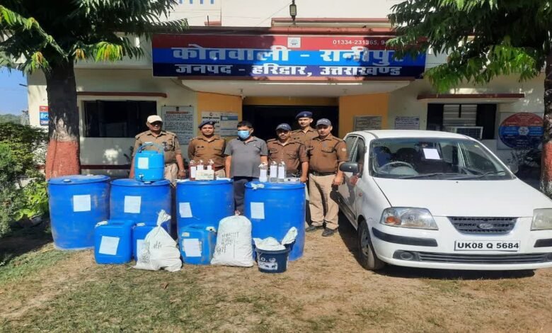 Fake liquor factory busted in Haridwar: 400 liters of alcoholic chemical and 80 liters of fake liquor recovered, accused arrested