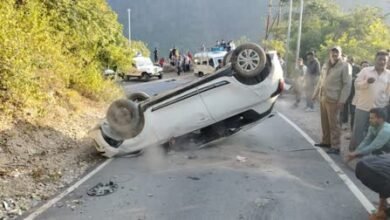 Pithoragarh: Car crashes due to brake failure, driver dies, sister and nephew injured