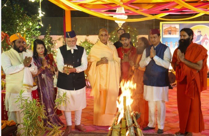 PM Modi celebrated Igas Bagwal festival at MP Anil Baluni's house, congratulated the people of Uttarakhand