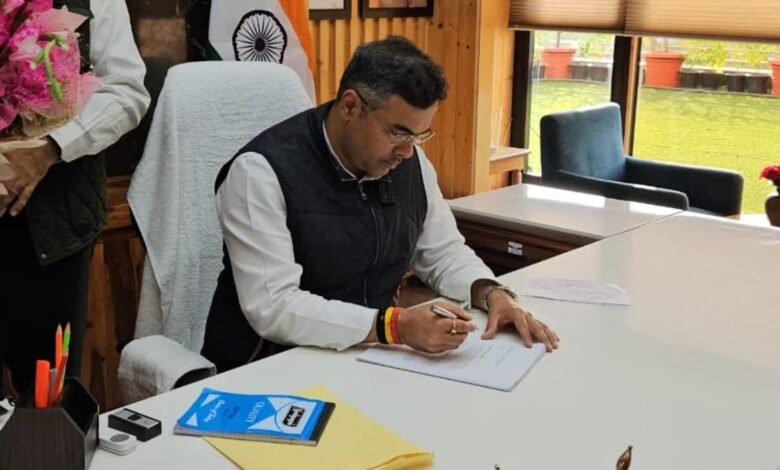 Minister Pravesh Verma took charge in Delhi government, instructed to prepare a 100-day action plan