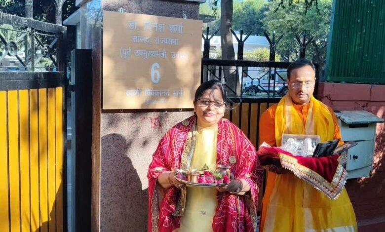 There is a ruckus again on 'road naming' in Delhi, Tughlaq Road became Swami Vivekanand Marg
