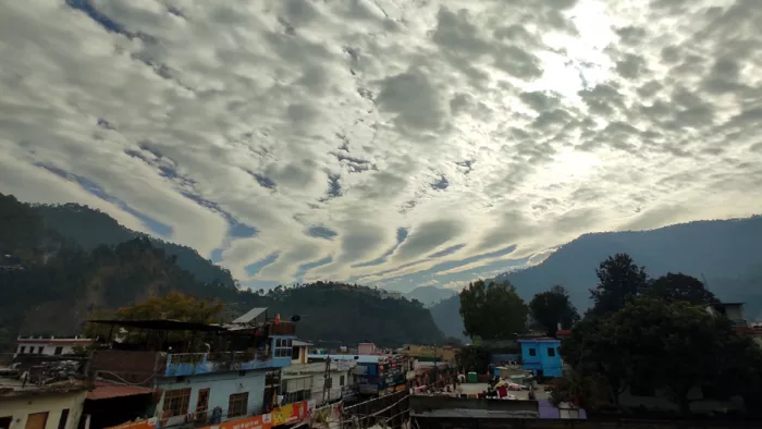 Heavy rain warning for three days in Uttarakhand, impact in all districts, severe cold in Chardham