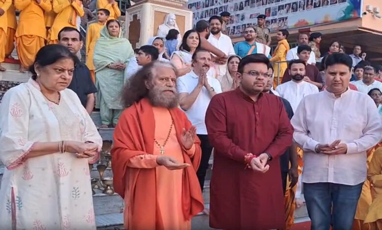Jai Shah performed Ganga Aarti with his family at Parmarth Niketan, took spiritual guidance from Swami Chidananda