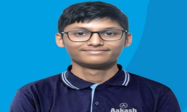 Utkarsh Avadhiya of Indore secures second rank in the country, four students from Madhya Pradesh in top 100
