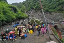 Kedarnath Yatra route blocked due to landslide, pilgrims had to take an alternative route of 6 km