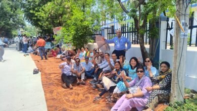 Teachers of Garhwal division protest at Directorate of Education: Expressed anger over being denied old pension scheme